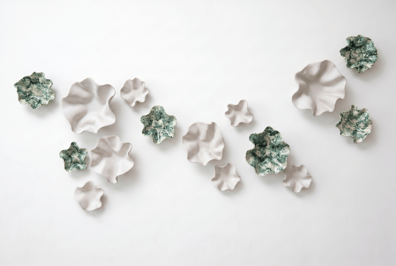 flori-moss-sculpture-flowers-decoration-white-sculpturi-alb-verde-perete