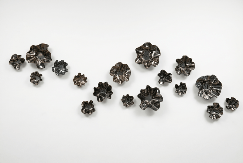 flori-obsidian-sculpture-flowers-decoration-sculpturi-gri-perete
